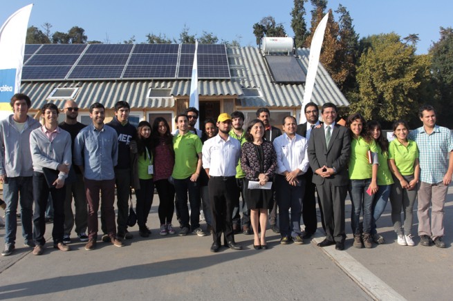 Ministros de Medio Ambiente y Vivienda visitaron primera Villa Solar de Latinoamérica