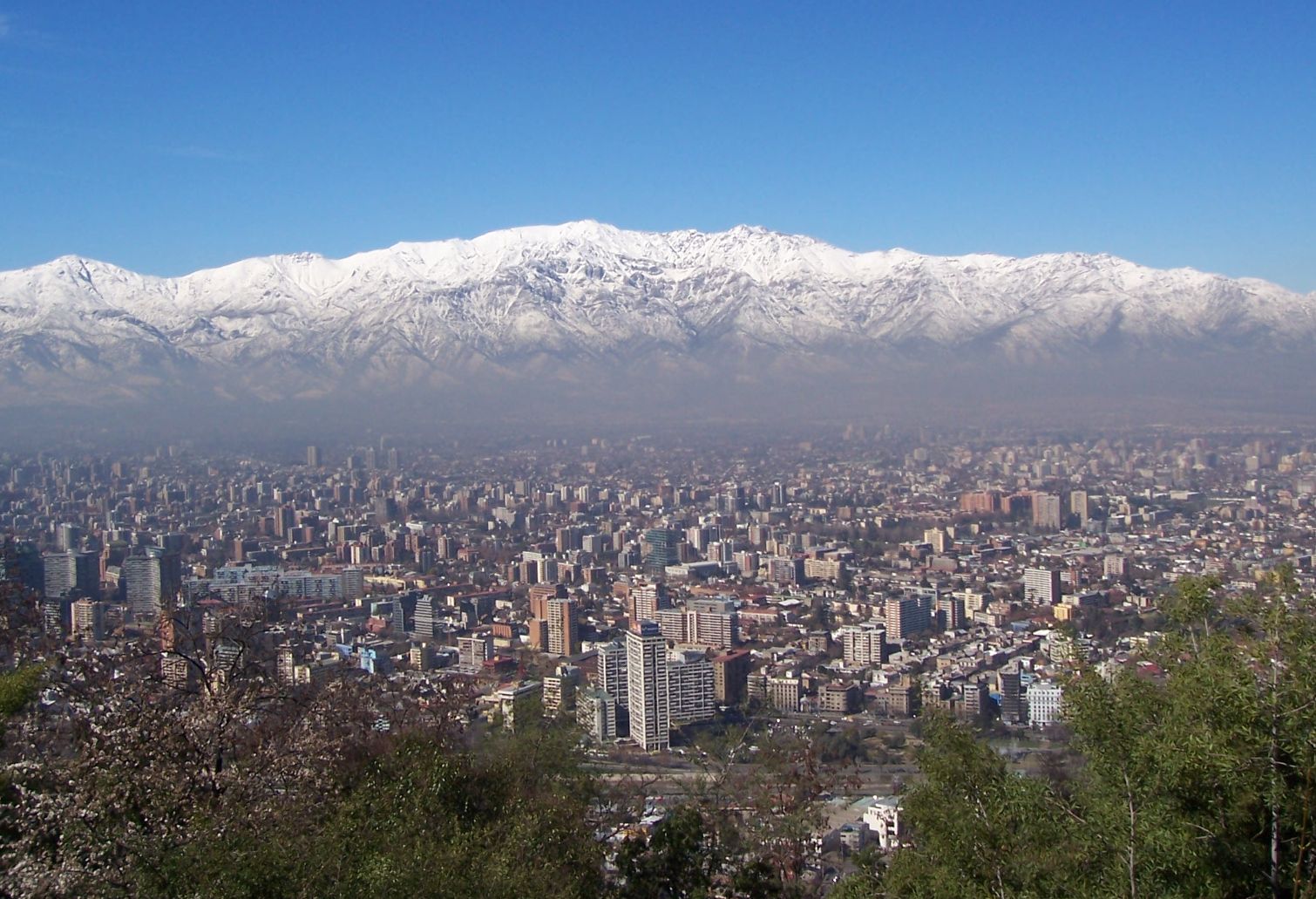 Superintendencia ambiental invalida cuatro estaciones que miden calidad del aire en Santiago