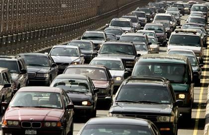 Hoy comenzó a regir la restricción vehicular en Santiago para autos no catalíticos