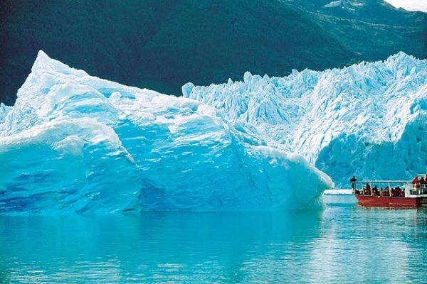 Comisión de Medio Ambiente presentó proyecto de ley de Protección de Glaciares al Ministro Badenier