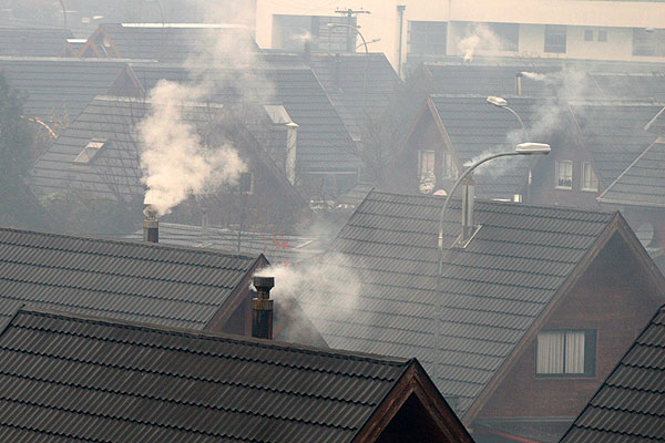 Seis urbes aplican alerta sanitaria y prohíben uso de leña en preemergencia