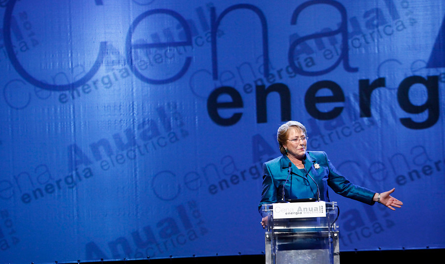 Del relajo de Bachelet a la discreta presencia de Longueira: el lado B de la cena de Energía