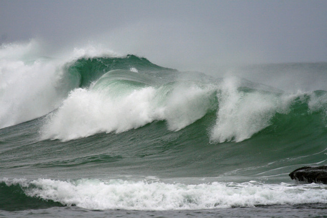 Gobierno inicia estudios para explotación de energía de las olas