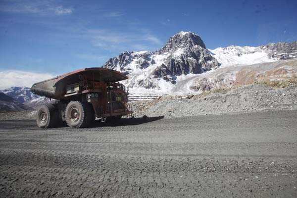 Codelco modifica Andina 244 y decide no intervenir uno de los glaciares