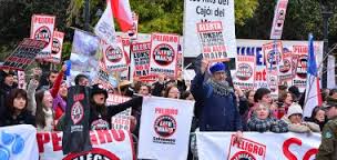 Más de 70 organizaciones participaron de marcha en contra de Alto Maipo