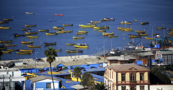 Barco varado en Coquimbo contiene 100 mil litros de petróleo en sus estanques