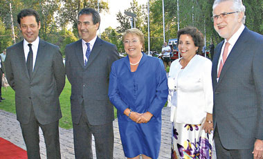 Bachelet llama a las mineras a “jugársela por inversiones” y privados cuestionan reformas