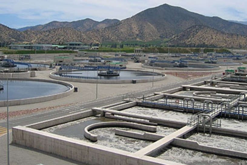 Qué tomas realmente cuando abres la llave para beber agua en Chile