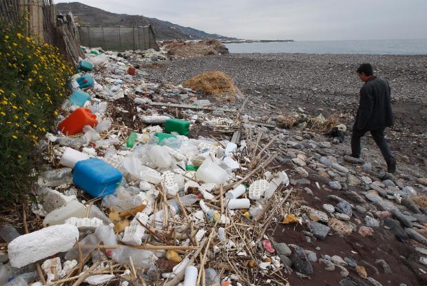 La contaminación por plástico es como el esmog del mar