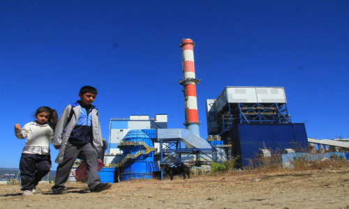 Pescadores de Lo Rojas suben a torre para protestar en contra de termoeléctrica