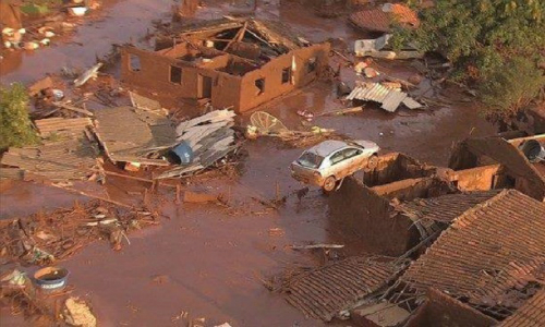 Colapso de dique en Brasil revive debate sobre almacenamiento de desechos mineros