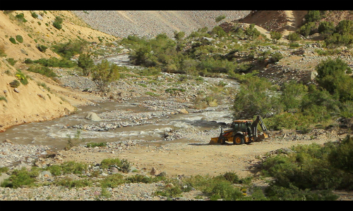 Ecologistas disfrazados como arrieros realizan fotografías para conseguir detención de obras de Andes Cooper