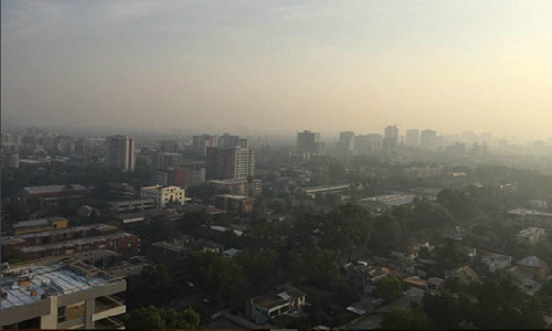 Incendio: Refutan a intendente por nube sobre Santiago