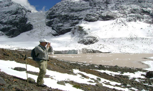 Investigan cómo impacta la contaminación de Santiago en glaciares cercanos a la ciudad