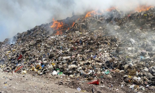 PDI inicia investigación por incendio en relleno sanitario de KDM
