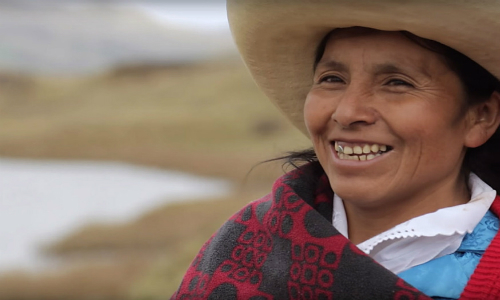 Máxima Acuña: La campesina peruana que lucha contra gigante minero y ganó el “Nobel” medioambiental