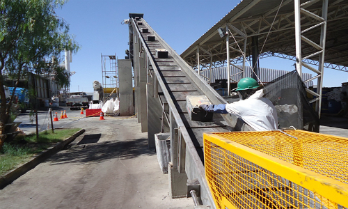 Trabajadores interponen denuncia ambiental contra única empresa que funde plomo en Chile