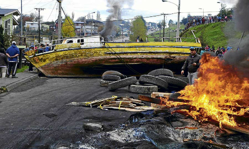 Defendamos Chiloé: “El gobierno y la Fiscalía hacen defensa corporativa de las salmoneras”