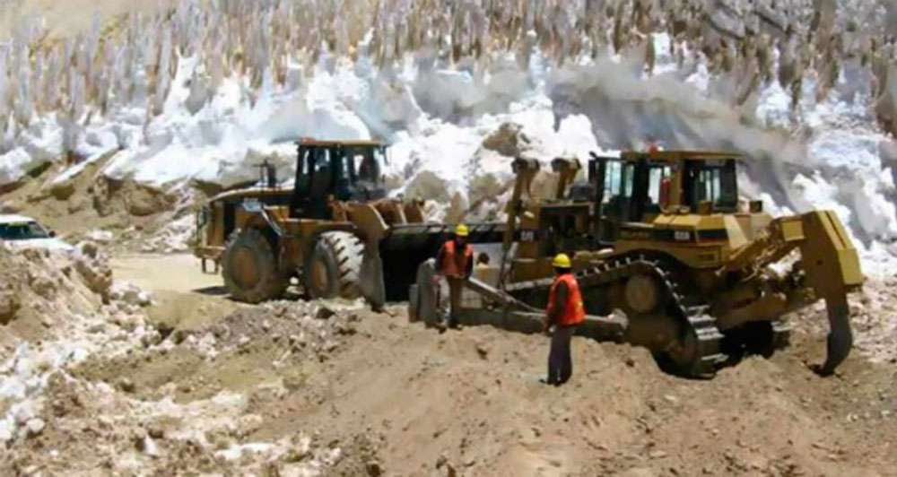 Critican falta de gestión para proteger los salares y glaciares