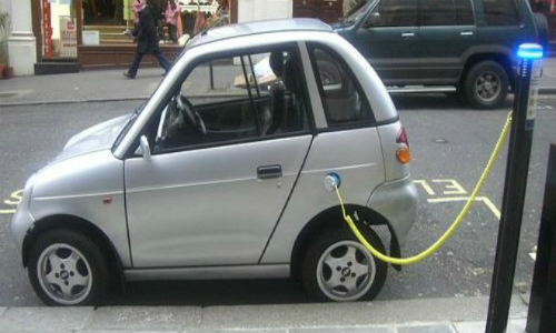 La lenta carga de los autos eléctricos en Chile