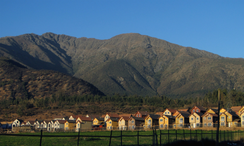 Tribunal Ambiental paraliza 244 casas en la precordillera de Santiago