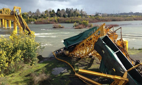 Denuncian contaminación de aguas donde colapsó el puente ferroviario Pitrufquén