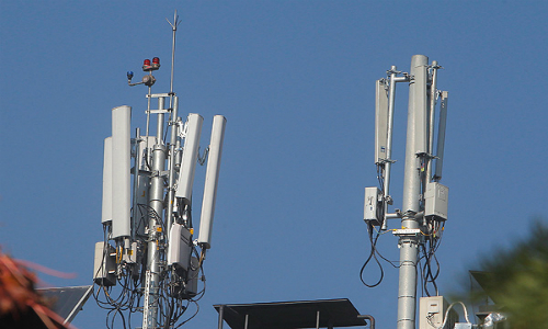 Telecos rechazan moción que sube exigencia a permiso ambiental para antenas