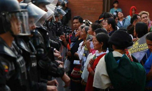 Fiscalía de Ecuador investigará la muerte de un policía en protesta indígena antiminera