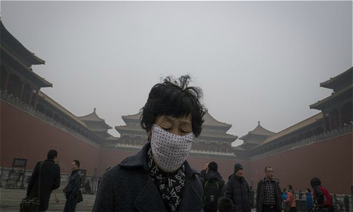 China emite alerta roja con alta contaminación ambiental