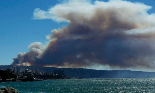 Las cifras del megaincendio en Valparaíso: sobre 140 casas destruidas y 19 lesionados