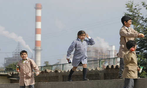 Estudio advierte sobre los efectos de la contaminación en el bajo rendimiento escolar