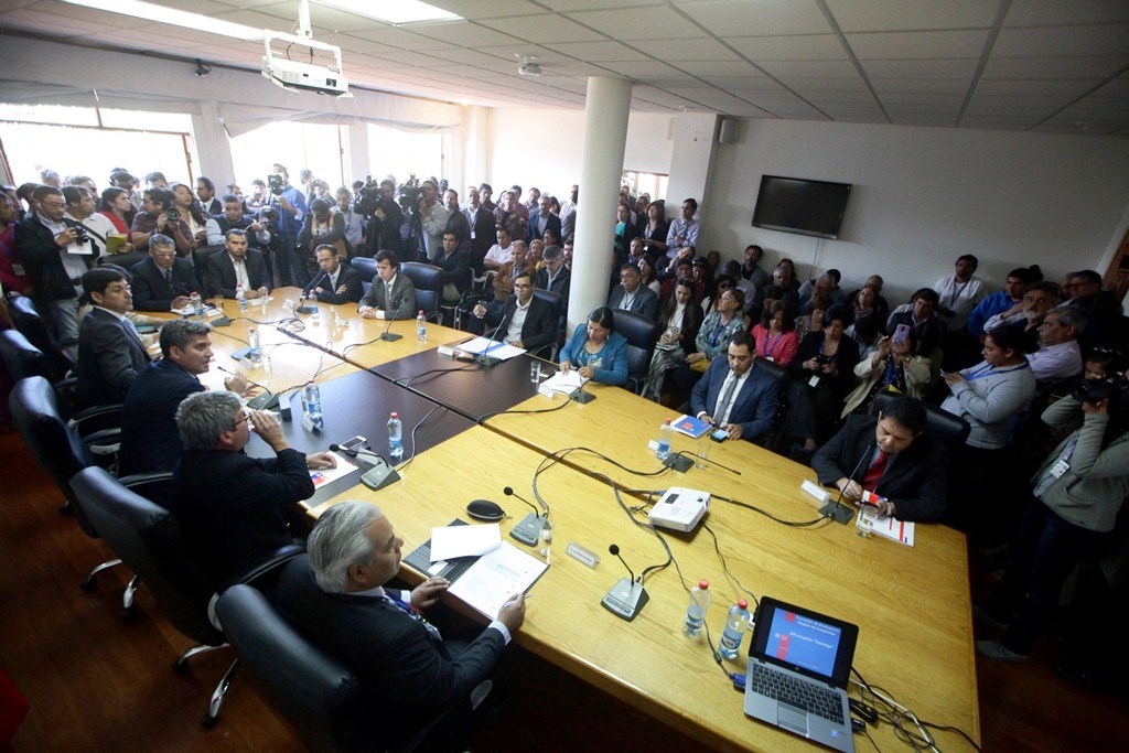 Andes Iron acusa desviación de poder y discriminación arbitraria en rechazo a Dominga