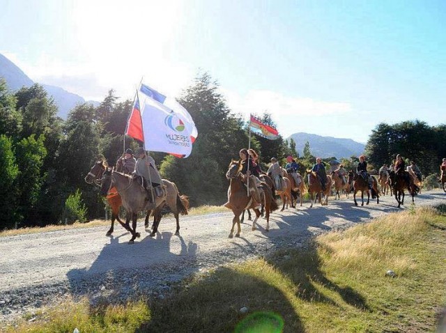 La comunidad vuelve a la carga y a caballo contra proyecto hidroeléctrico Mediterraneo