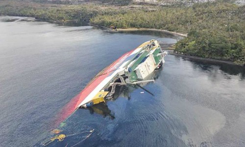 Condenan por contaminación ambiental al capitán y al piloto del ferry Amadeo I