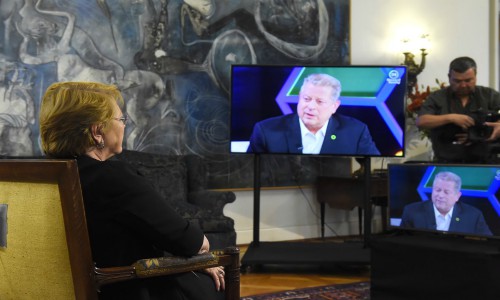 Bachelet y Al Gore realizan videoconferencia sobre avances en protección ambiental