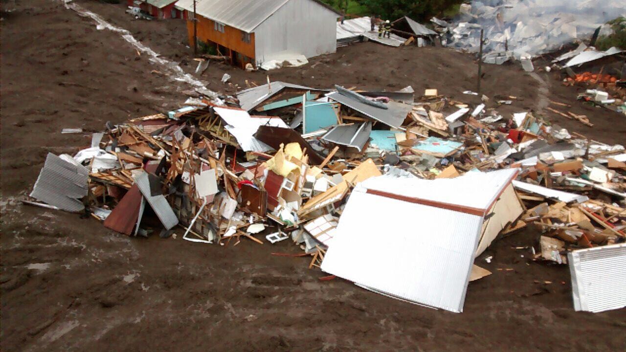 Glaciar se desprendió por intensas lluvias y provocó un fatal aluvión