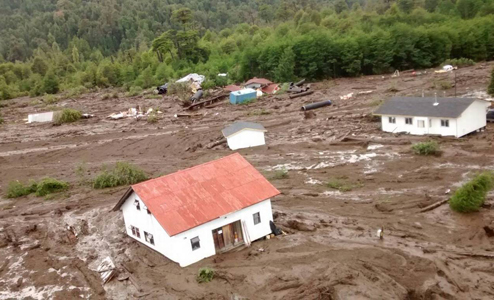 Científico advierte que en devastada Villa Santa Lucía la amenaza sigue latente