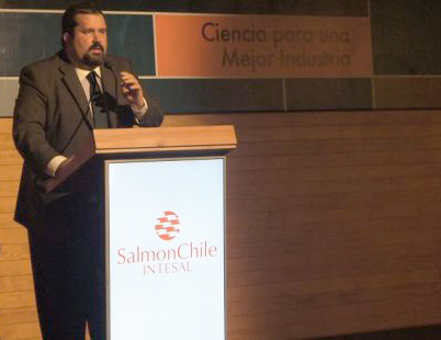 Asesor del III Tribunal Ambiental cuestiona fallo de la Corte Suprema por vertimiento de salmones