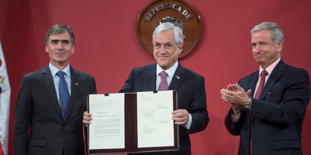 Las 12 iniciativas pro inversión con las que Piñera le declaró “una guerra a la burocracia”