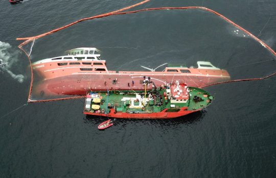 Después de 10 meses, inician traslado del wellboat “Seikongen” desde Chiloé a Talcahuano