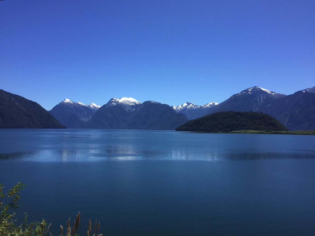 Vecinos se oponen a la instalación de centro de cultivo de truchas en Lago Yelcho