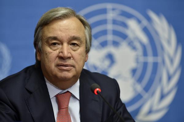 Guterres advierte que el mundo está “al borde del abismo” por la crisis climática