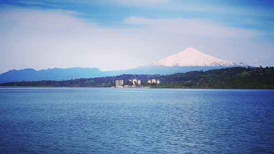 Pucón: realizan protesta para terminar vertimiento de aguas servidas a lago Villarrica