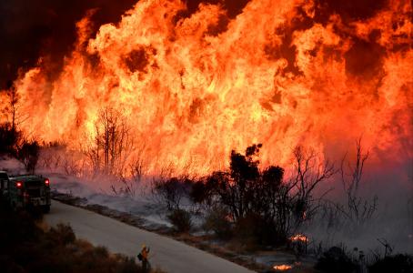 Más de una docena de incendios forestales tras ola de calor en California