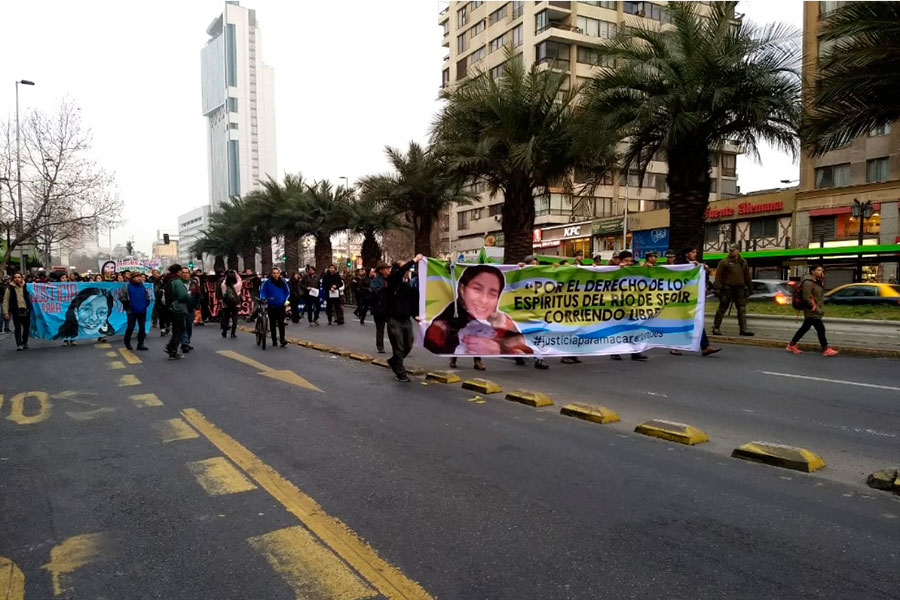 Manifestantes exigen justicia en caso de activista ambiental Macarena Valdés