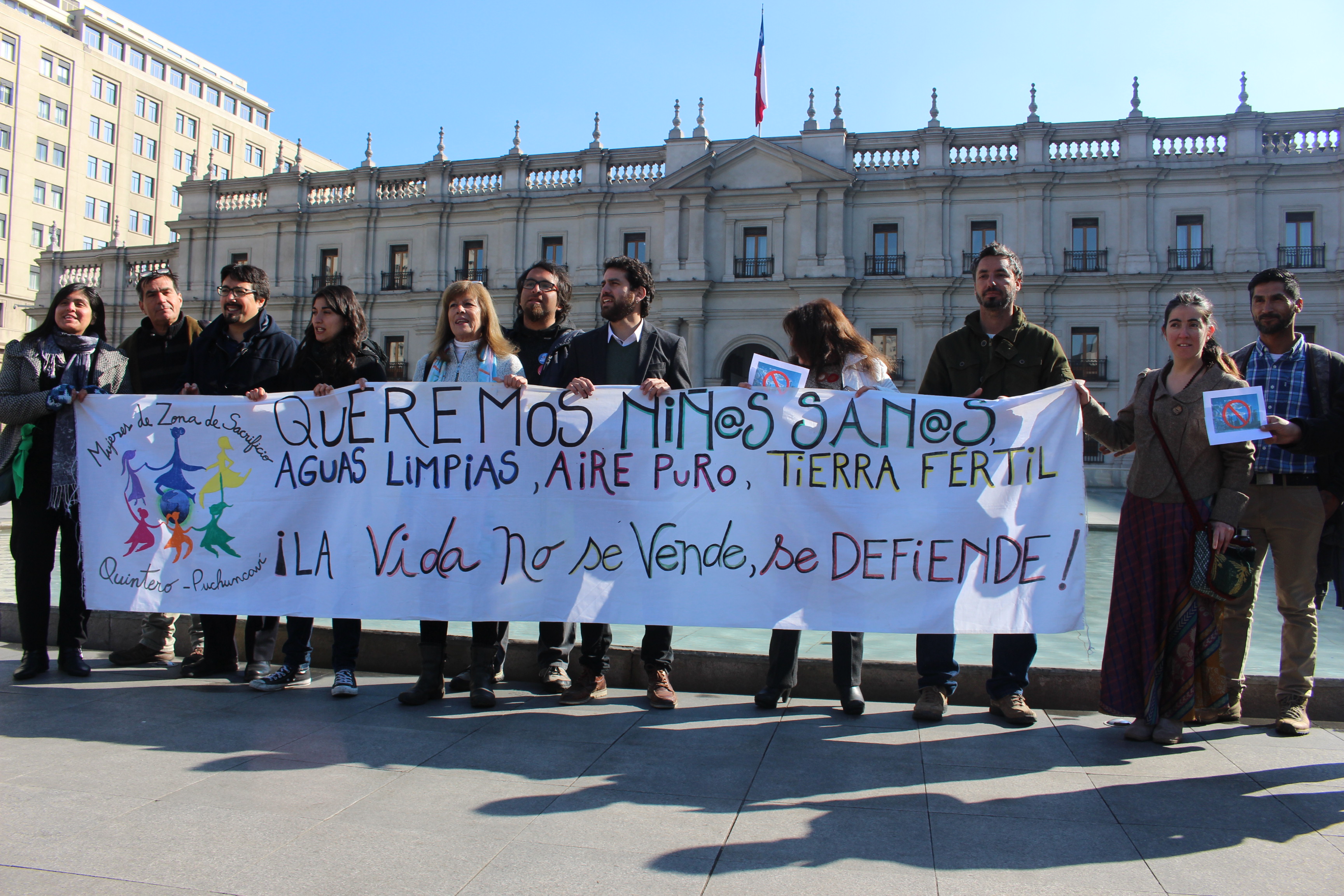 Organizaciones sociales de la Bahía de Quintero exigen el cierre de empresas contaminantes