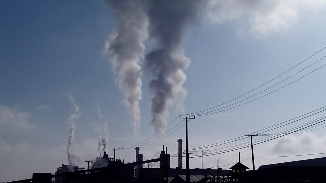 Bahía de Quintero: Industrias contaminan y ordenan cerrar las escuelas