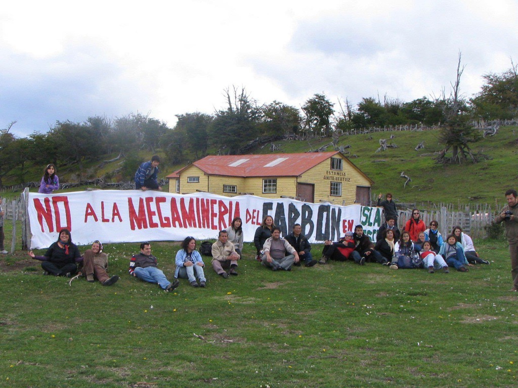 Tronaduras en Isla Riesco: organizaciones anuncian acciones legales y Gobierno mantiene silencio