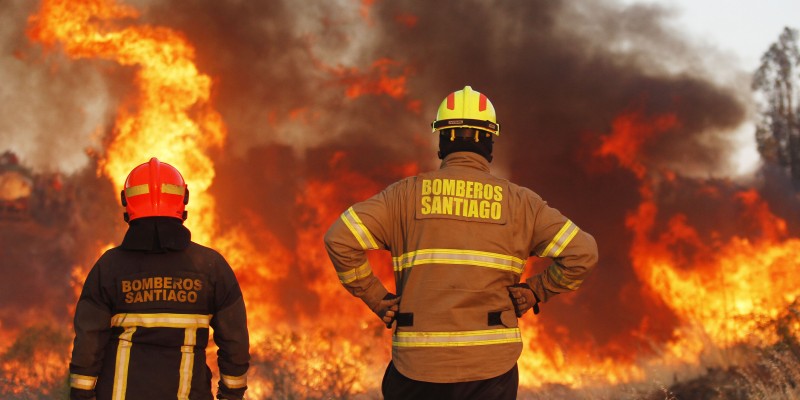 Conaf advierte riesgo de incendios forestales para cinco regiones del país