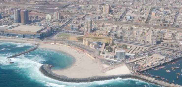Armada investiga 16 episodios de contaminación en borde costero de Antofagasta